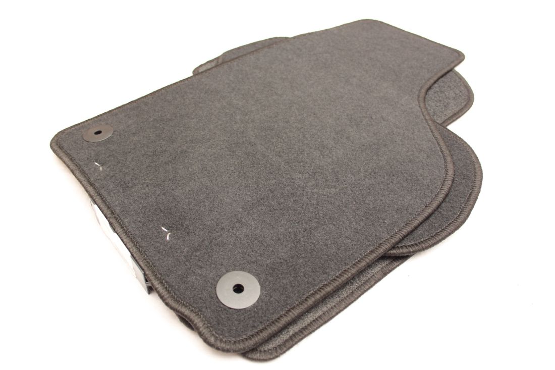 Πατάκια μοκέτα για Vw Golf 5 / 6 / Jetta (2005-2011) με στρόγγυλα κουμπώματα - 4τμχ.