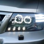 Φανάρια εμπρός για Mitsubishi Pajero (2001-2006) - μαύρα , με λάμπες (Η1) - σετ 2τμχ.