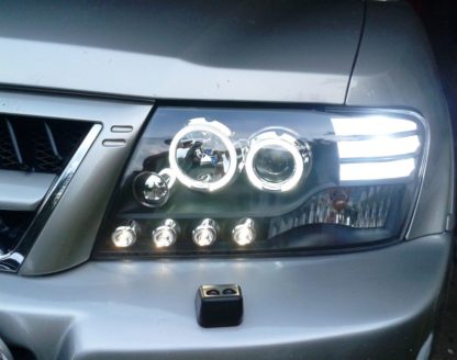 Φανάρια εμπρός angel eyes για Mitsubishi Pajero (2001-2006) - μαύρα , με λάμπες (Η1) - σετ 2τμχ.