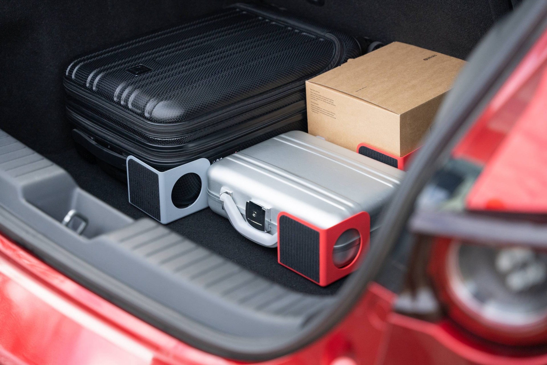 ΣΤΑΘΕΡΟΠΟΙΗΤΗΣ / ΔΙΑΧΩΡΙΣΤΙΚΟ STOPPER NOOK ΓΙΑ ΤΟ ΠΟΡΤ ΜΠΑΓΚΑΖ ΑΠΟ ΠΛΑΣΤΙΚΟ ΣΕ ΚΟΚΚΙΝΟ ΧΡΩΜΑ ΜΕ ΑΝΤΙΟΛΙΣΘΗΤΙΚΑ ΜΑΞΙΛΑΡΑΚΙΑ ΚΑΙ ΑΥΤΟΚΟΛΛΗΤΑ ΤΥΠΟΥ VELCRO RATI - 2 ΤΕΜ.