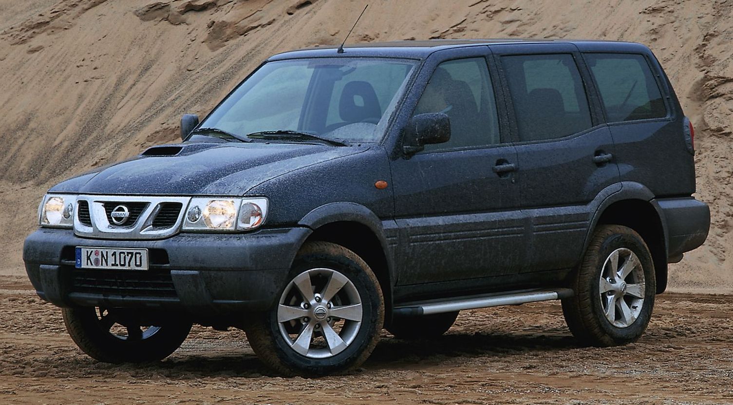 Κουκούλα αυτοκινήτου συμβατή με Nissan Terrano II (06/96 - 12/04) αδιάβροχη και με επένδυση 4722x1755x1805-1810