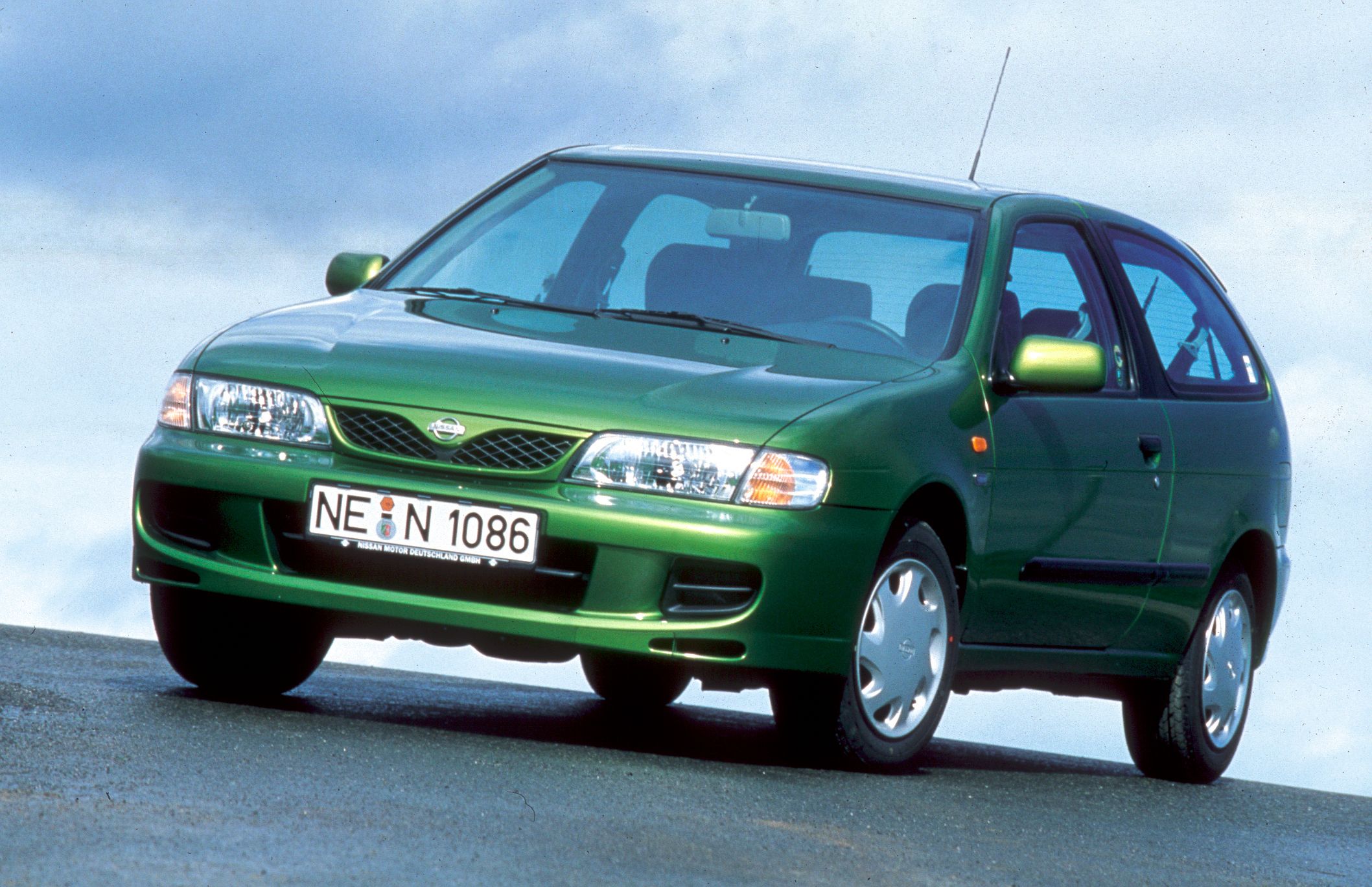 Κουκούλα αυτοκινήτου συμβατή με Nissan Almera (N15) (09/95 - 03/00) αδιάβροχη και με επένδυση 4140x1700x1415