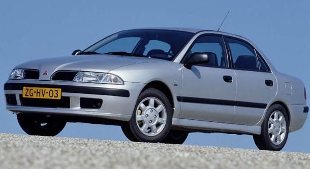 Κουκούλα αυτοκινήτου συμβατή με Mitsubishi Carisma Stufenheck (08/95 - 10/01) αδιάβροχη και με επένδυση 4475x1710x1405