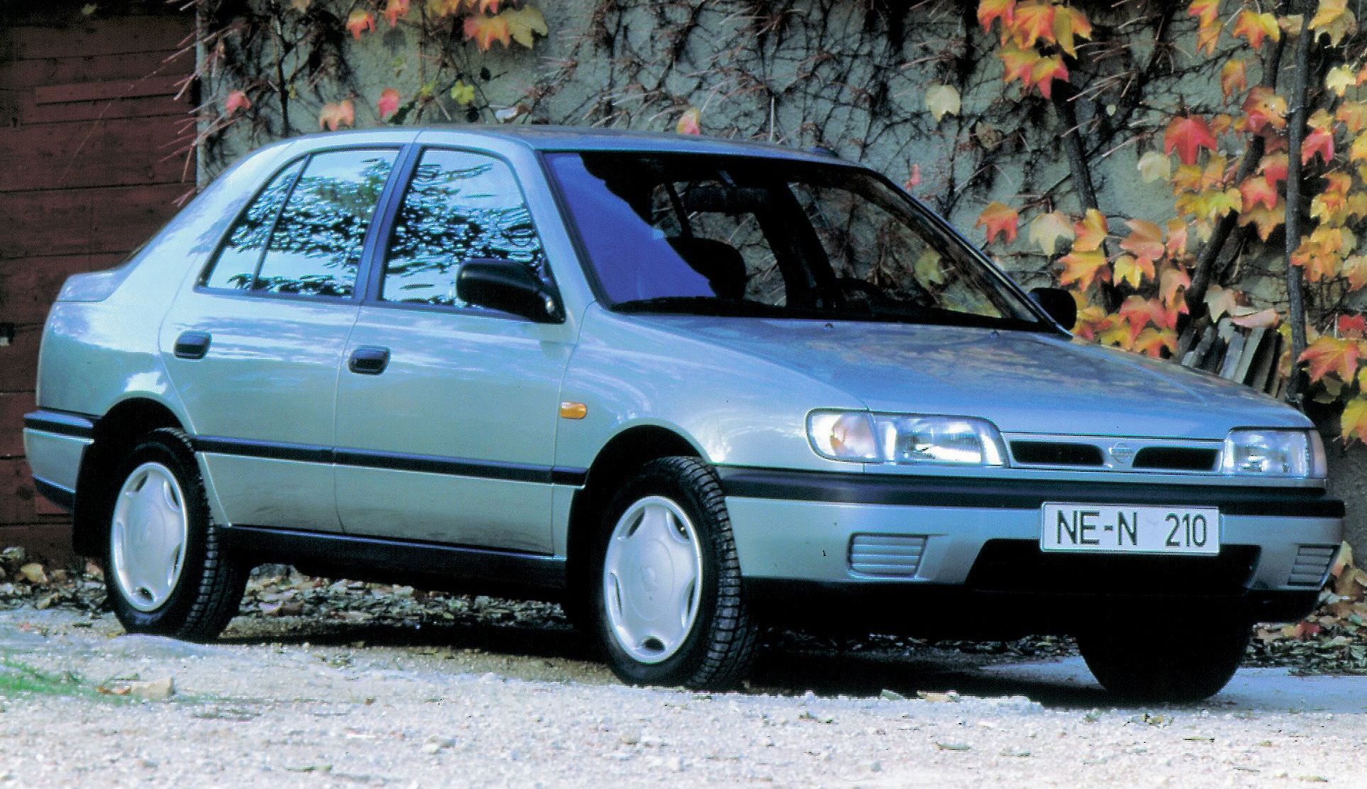 Κουκούλα αυτοκινήτου συμβατή με Nissan Sunny (N14) Stufenheck (02/91 - 04/96) αδιάβροχη και με επένδυση 4230x1690x1395