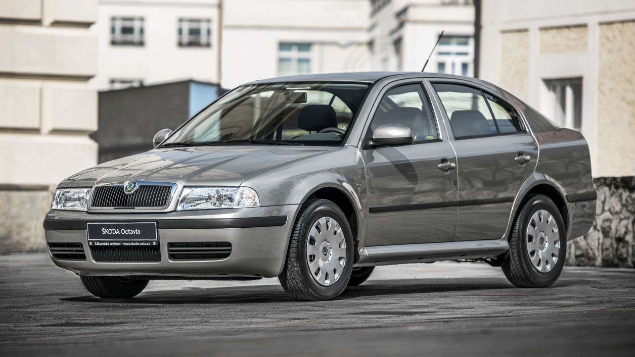 Κουκούλα αυτοκινήτου συμβατή με Skoda Octavia (I) Limousine Tour (09/04 - 07/10) αδιάβροχη και με επένδυση 4507x1731x1413