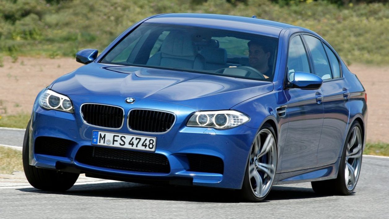 Κουκούλα αυτοκινήτου συμβατή με BMW 5er-Reihe (F10M) M5 Limousine (11/11 - 06/13) αδιάβροχη και με επένδυση 4910x1891x1456