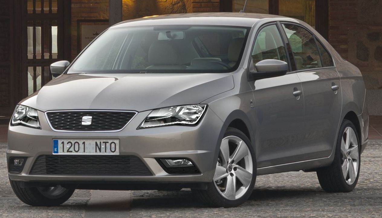 Κουκούλα αυτοκινήτου συμβατή με SEAT Toledo (NH) (03/13 - 08/18) αδιάβροχη και με επένδυση 4482x1706x1461
