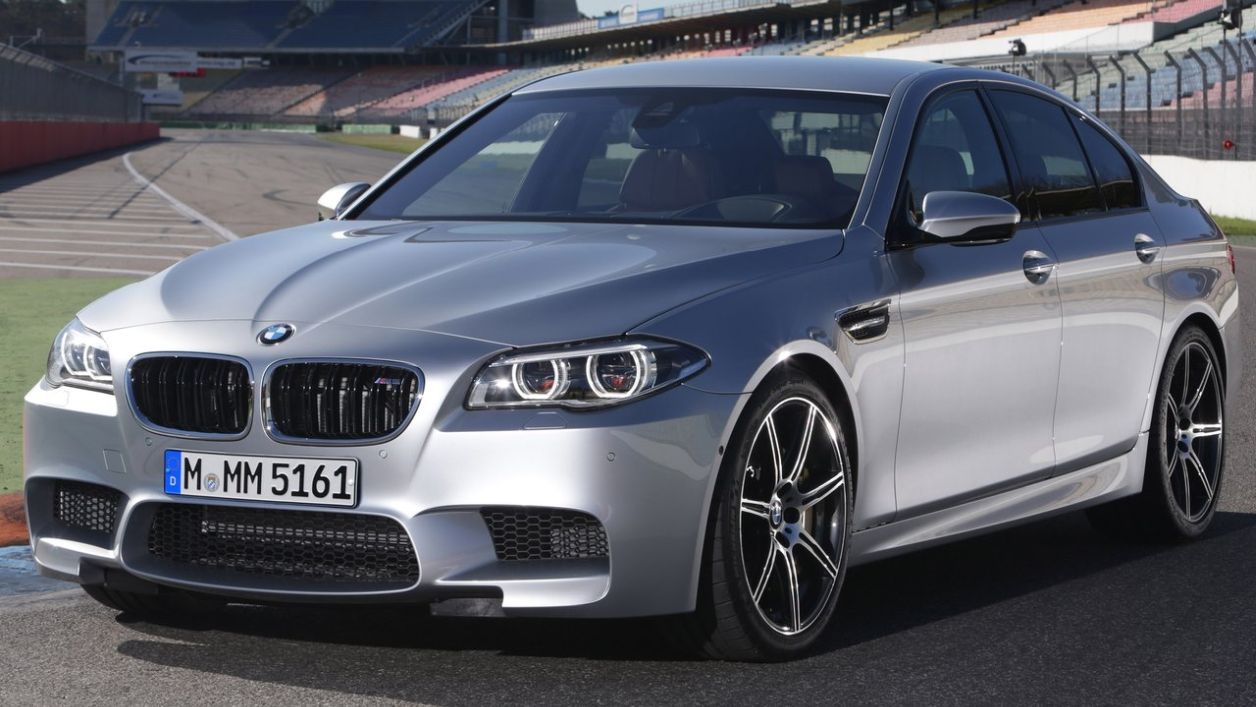 Κουκούλα αυτοκινήτου συμβατή με BMW 5er-Reihe (F10M) M5 Limousine (07/13 - 10/16) αδιάβροχη και με επένδυση 4910x1891x1456-1457