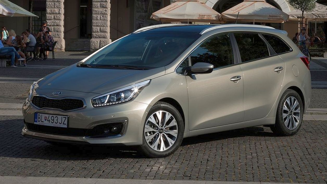 Κουκούλα αυτοκινήτου συμβατή με KIA cee´d (JD) Sportswagon (09/12 - 08/18) αδιάβροχη και με επένδυση 4505x1780x1485