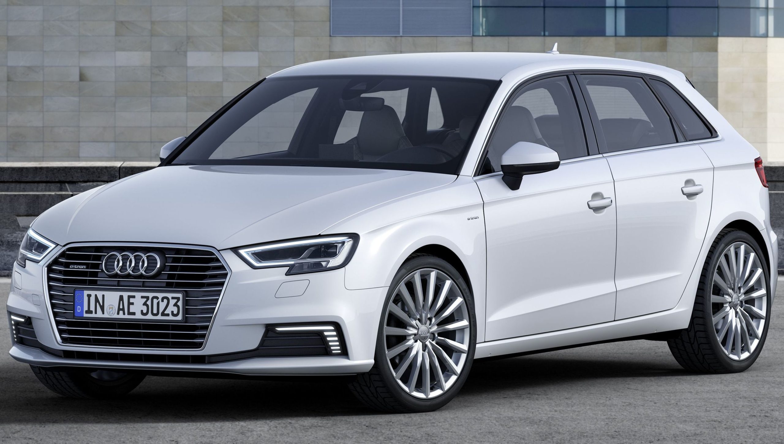Κουκούλα αυτοκινήτου συμβατή με Audi A3 (8V) Sportback e-tron (07/16 - 03/20) αδιάβροχη και με επένδυση 4312x1785x1424