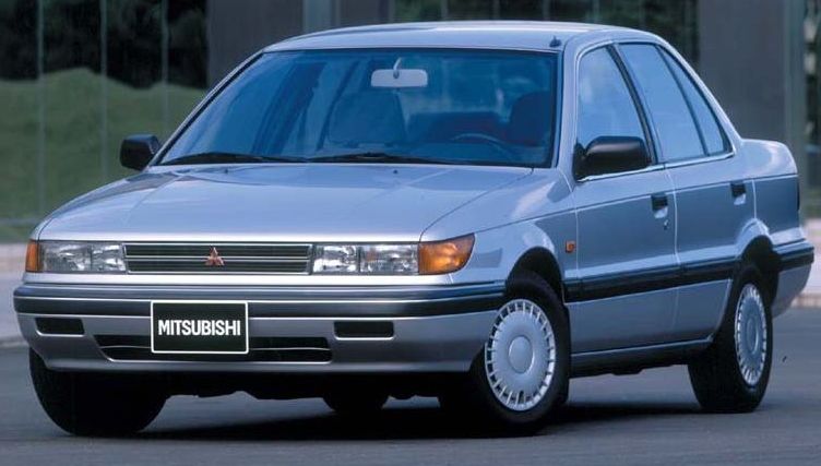 Κουκούλα αυτοκινήτου συμβατή με Mitsubishi Lancer (IV) Limousine (07/88 - 06/92) αδιάβροχη και με επένδυση 4235x1670x1405