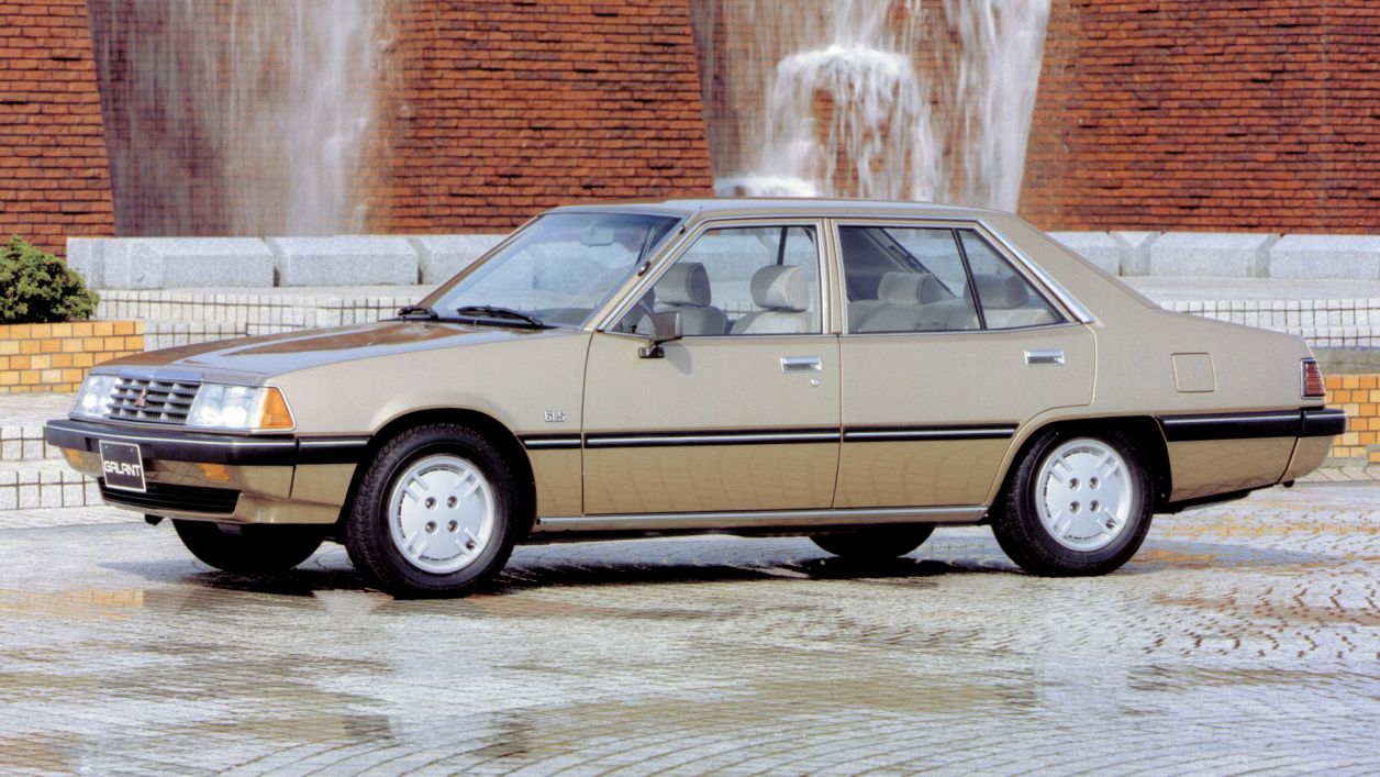 Κουκούλα αυτοκινήτου συμβατή με Mitsubishi Galant (IV) Limousine (08/80 - 09/84) αδιάβροχη και με επένδυση 4470x1680x1370