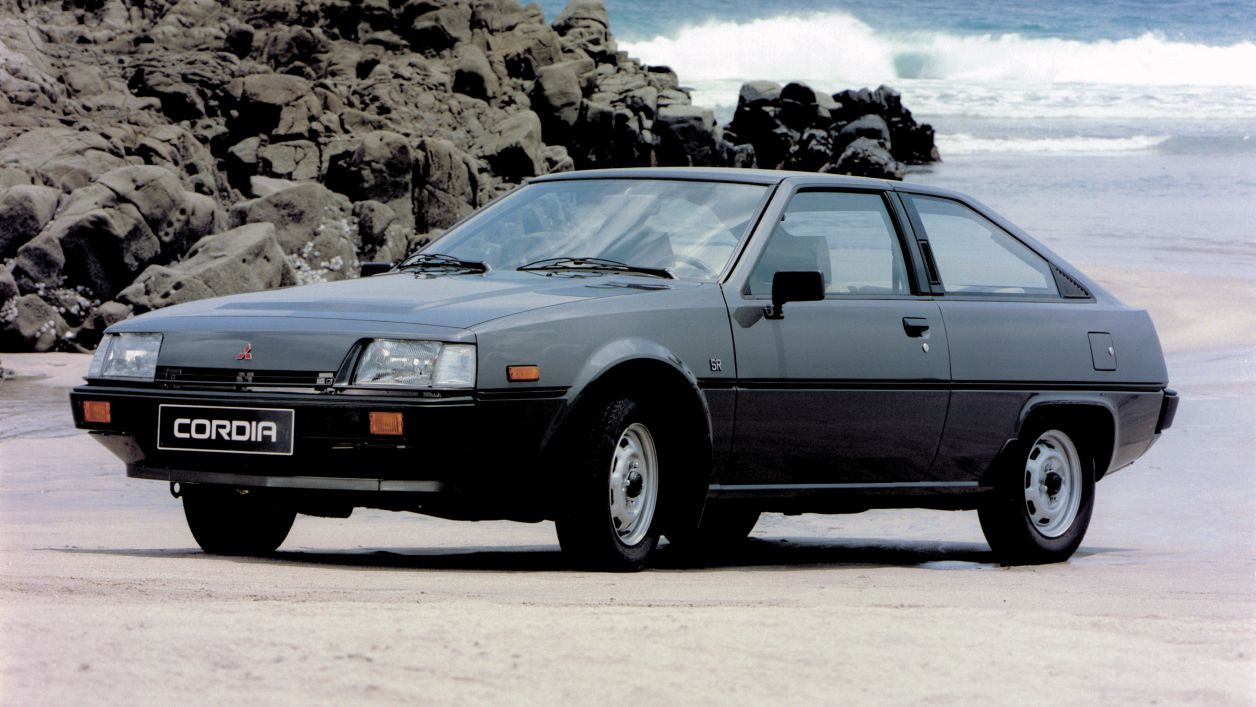 Κουκούλα αυτοκινήτου συμβατή με Mitsubishi Cordia (09/82 - 12/86) αδιάβροχη και με επένδυση 4275x1660-1665x1360-1365