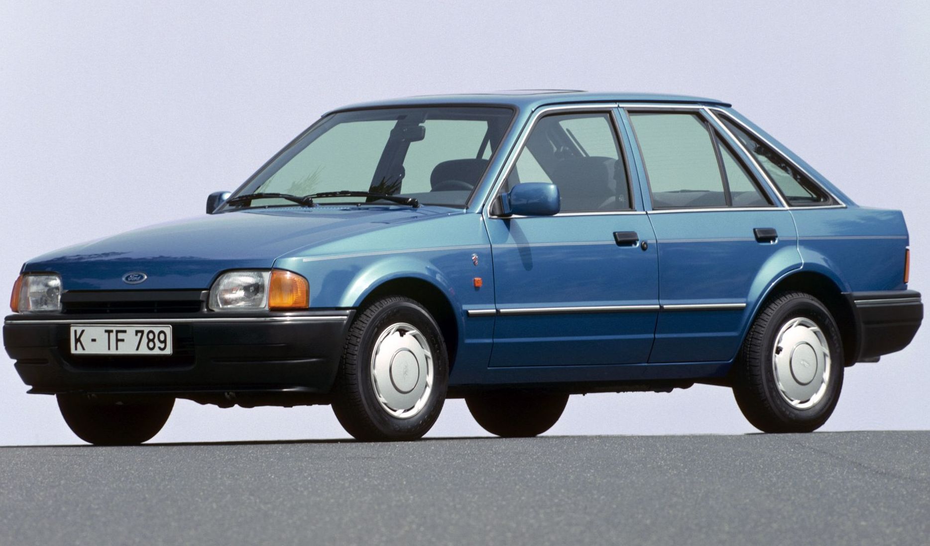 Κουκούλα αυτοκινήτου συμβατή με Ford Escort (IV) (03/86 - 09/90) αδιάβροχη και με επένδυση 4061x1640x1354-1385