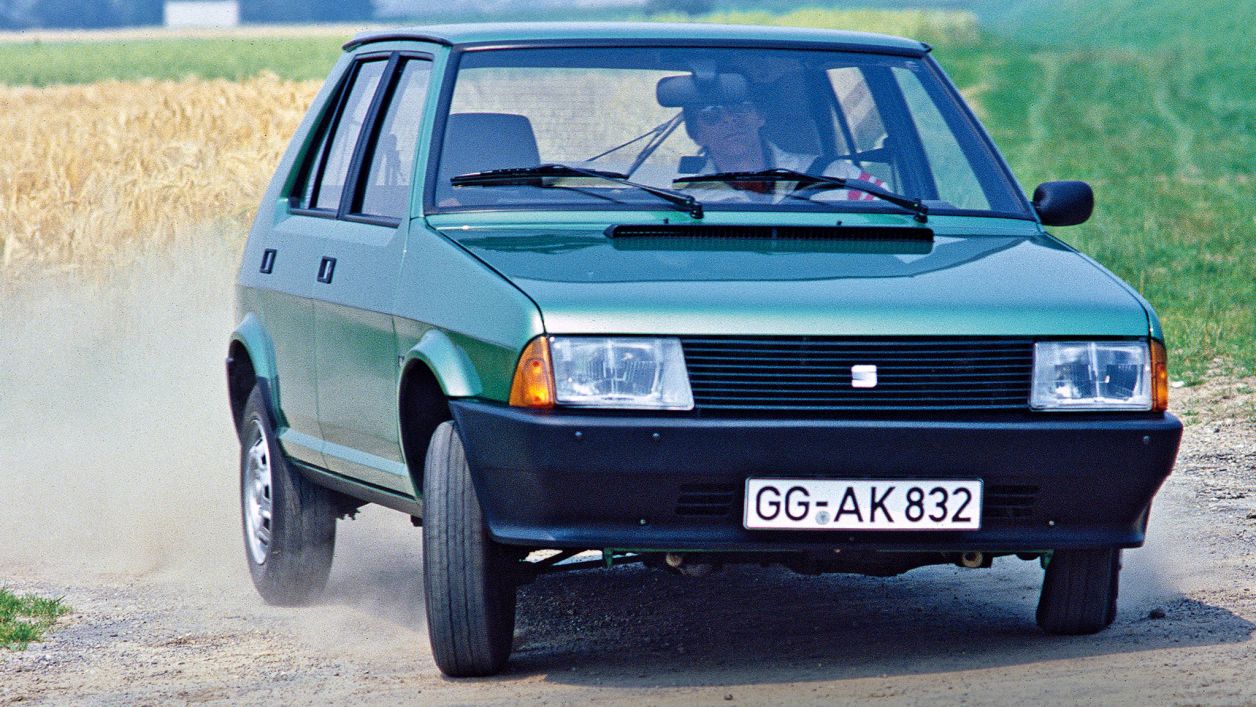 Κουκούλα αυτοκινήτου συμβατή με SEAT Ronda (022) (08/83 - 12/86) αδιάβροχη και με επένδυση 4011x1650x1400