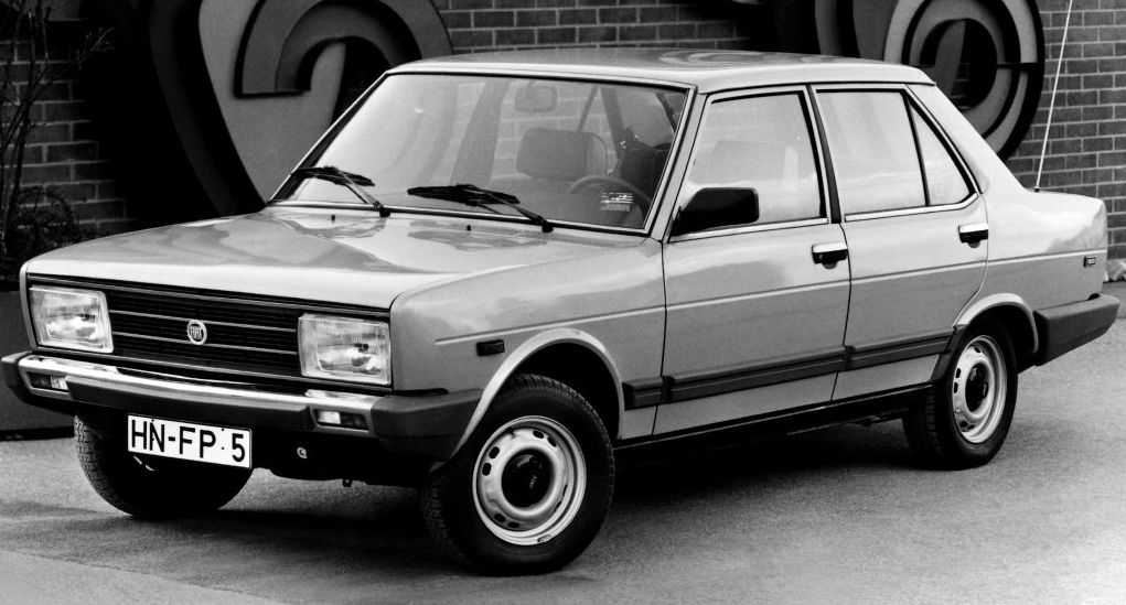 Κουκούλα αυτοκινήτου συμβατή με Fiat 131 Limousine (01/75 - 12/83) αδιάβροχη και με επένδυση 4264x1645x1405-1410