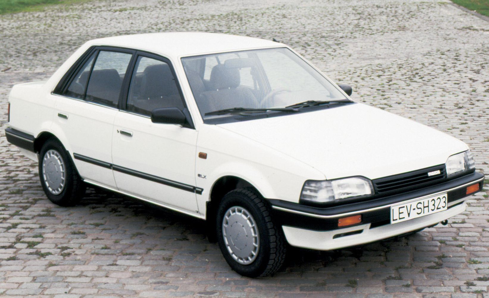 Κουκούλα αυτοκινήτου συμβατή με Mazda 323 (BF) Stufenheck (09/85 - 08/89) αδιάβροχη και με επένδυση 4195x1645x1390