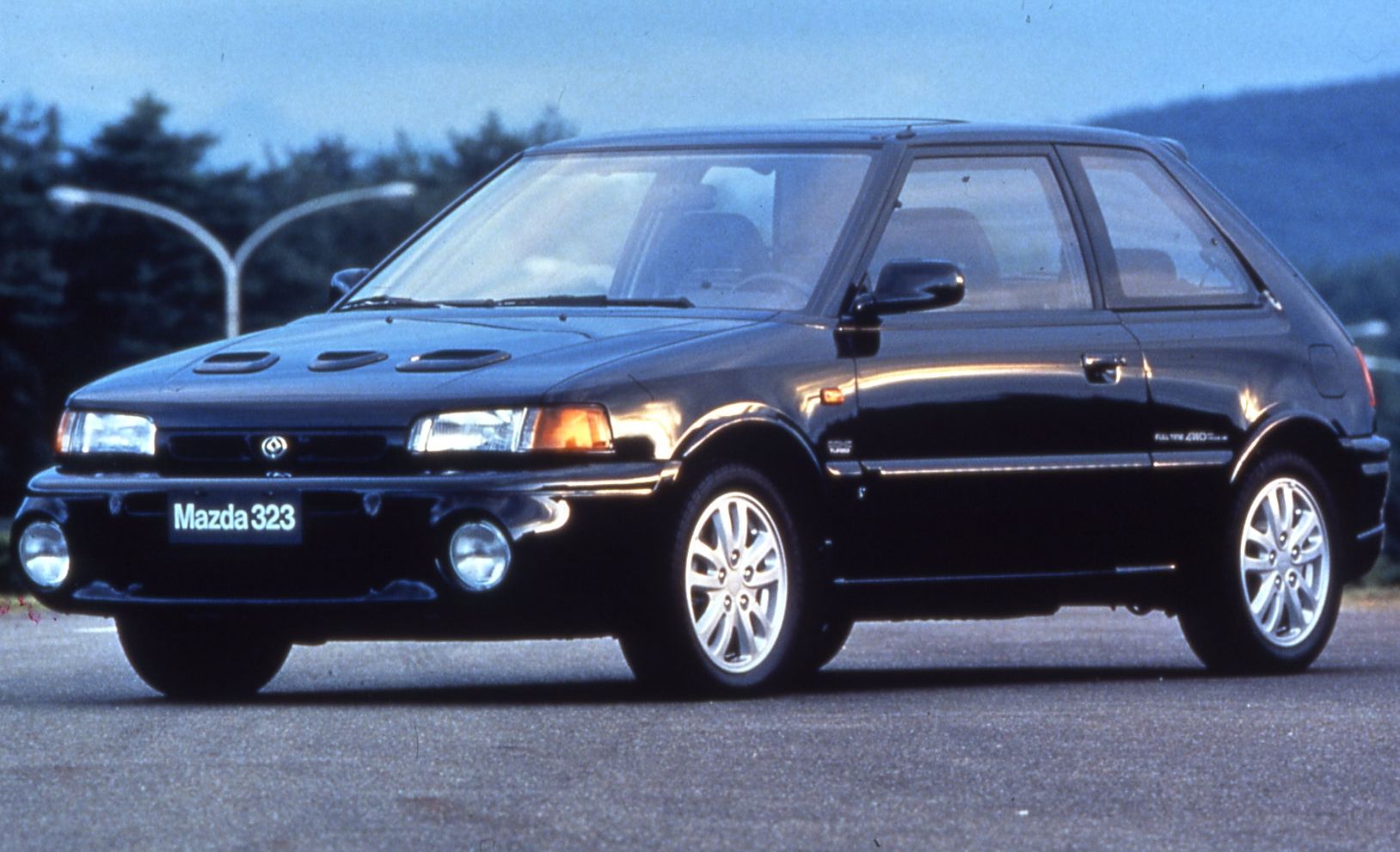 Κουκούλα αυτοκινήτου συμβατή με Mazda 323 (BG) GT-R (02/93 - 08/94) αδιάβροχη και με επένδυση 4090x1690x1390