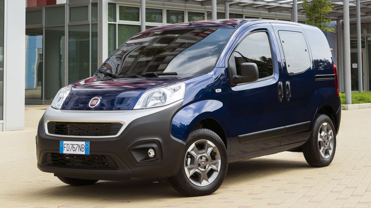 Κουκούλα αυτοκινήτου συμβατή με Fiat Fiorino (225) Kombi (ab 07/16) ( - ) αδιάβροχη και με επένδυση 3957x1716x1721-1742