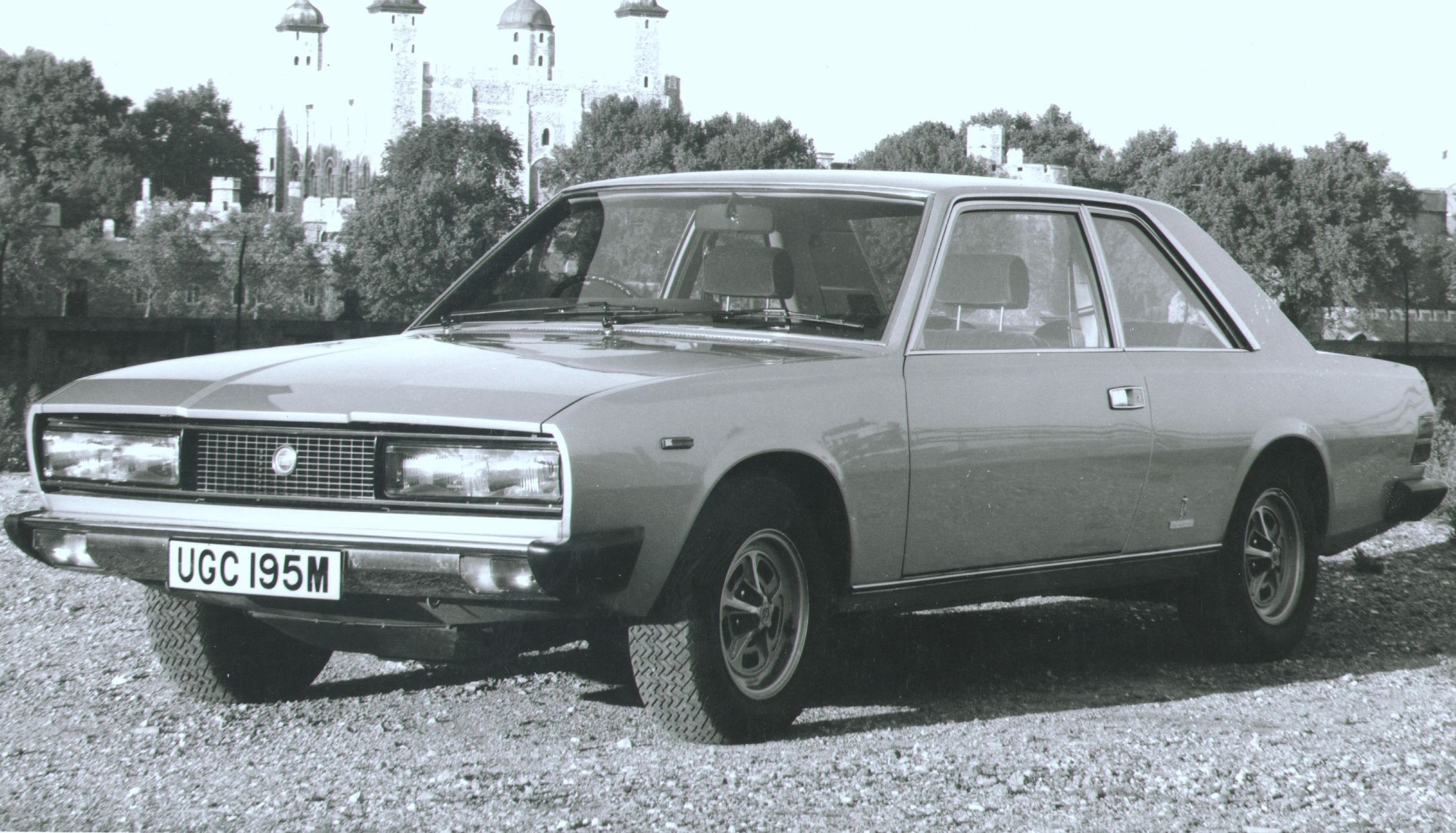 Κουκούλα αυτοκινήτου συμβατή με Fiat 130 Coupé (12/71 - 12/76) αδιάβροχη και με επένδυση 4842x1760x1380