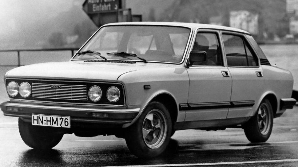 Κουκούλα αυτοκινήτου συμβατή με Fiat 132 Limousine (10/72 - 08/81) αδιάβροχη και με επένδυση 4425x1650x1435