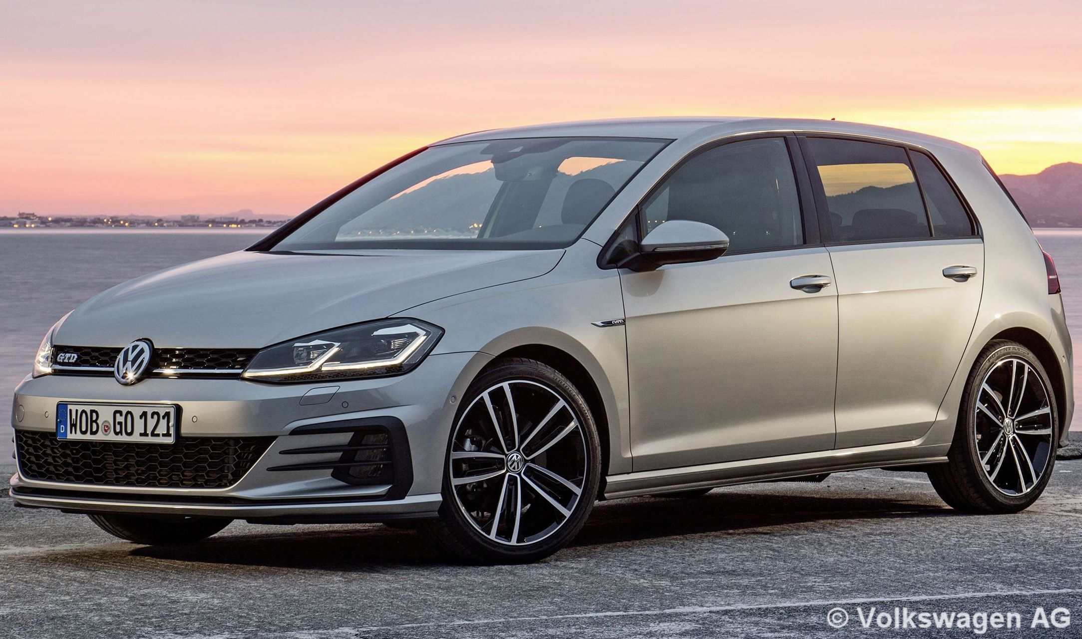 Κουκούλα αυτοκινήτου συμβατή με VW Golf (VII) GTD (03/17 - 02/19) αδιάβροχη και με επένδυση 4268x1799x1482