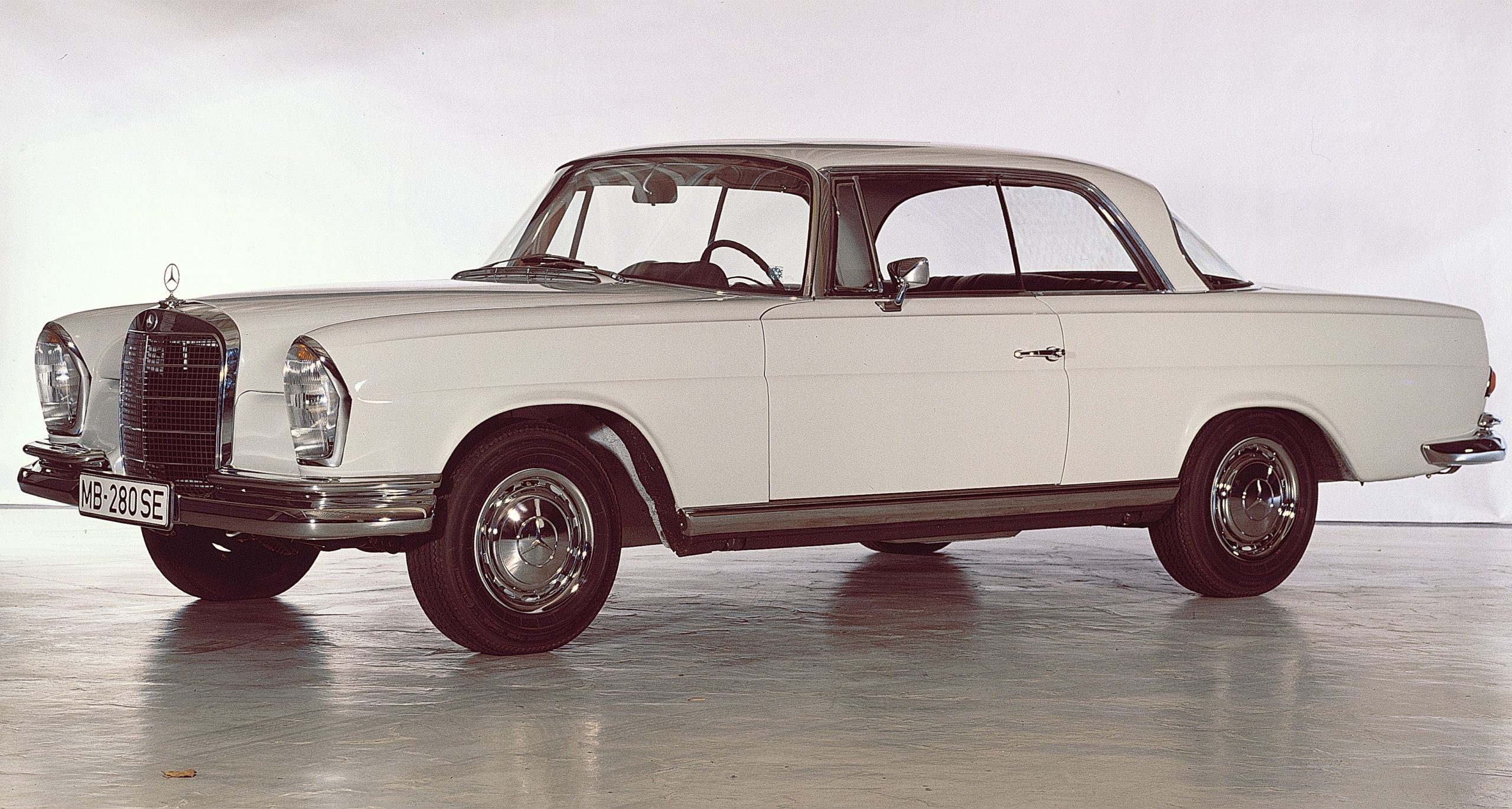 Κουκούλα αυτοκινήτου συμβατή με Mercedes-Benz "Heckflossen-Mercedes" (111/112) Coupé (02/61 - 07/71) αδιάβροχη και με επένδυση 4905x1845x1395-1445