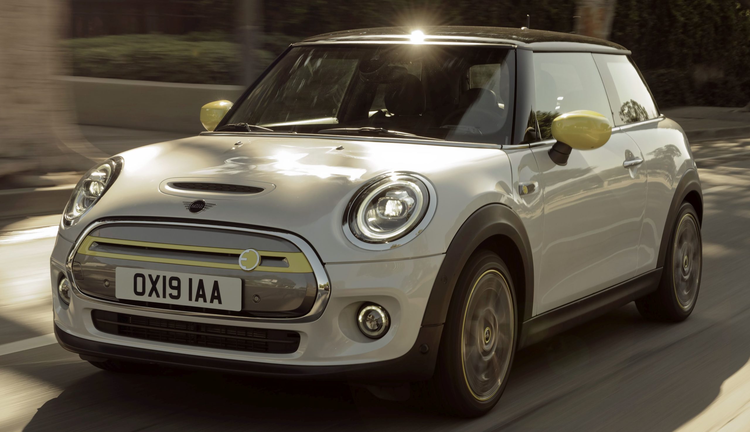 Κουκούλα αυτοκινήτου συμβατή με MINI MINI (F56) Electric 3-Türer (03/20 - 01/21) αδιάβροχη και με επένδυση 3821x1727x1432