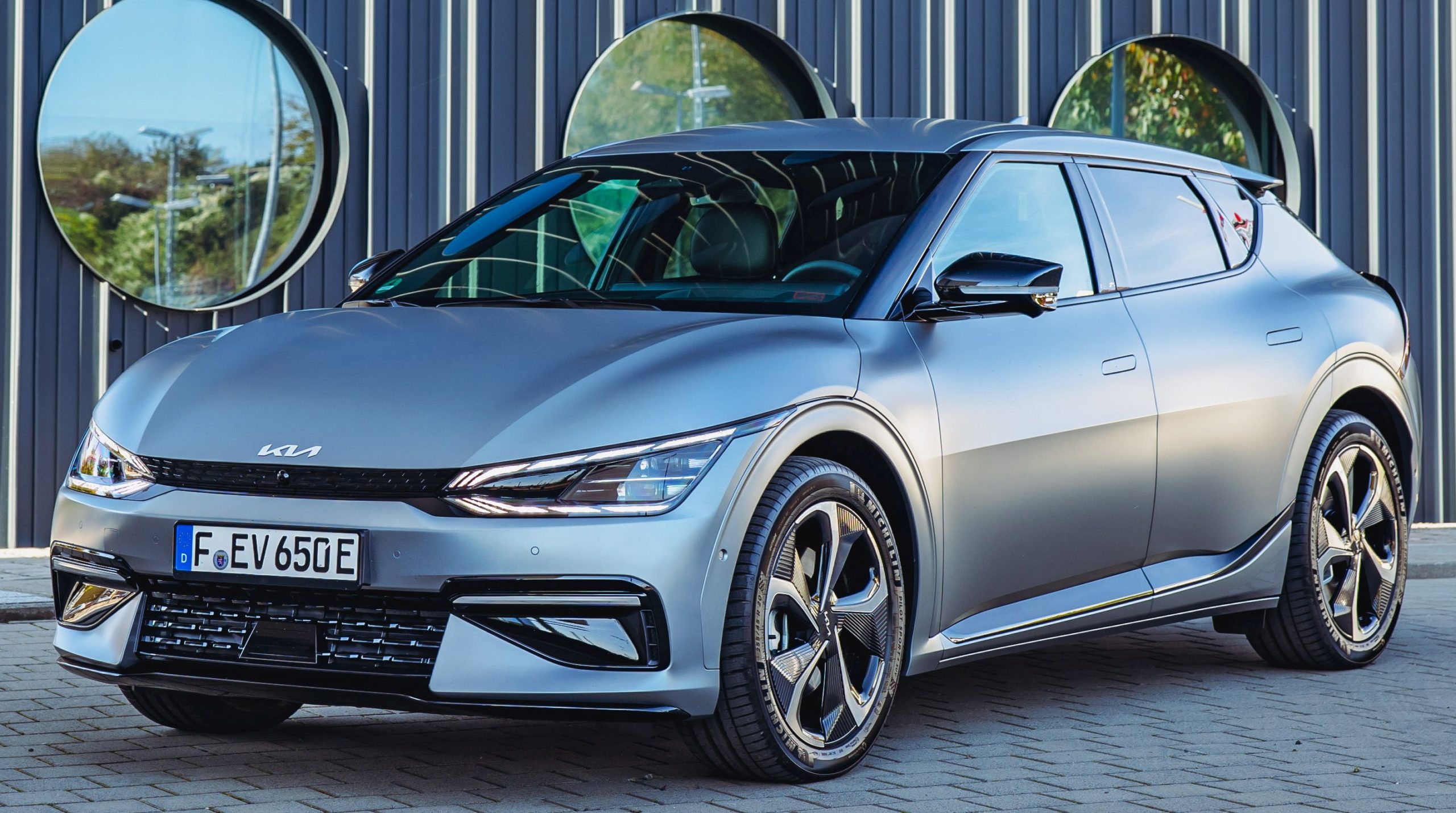 Κουκούλα αυτοκινήτου συμβατή με KIA EV6 (ab 10/21) ( - ) αδιάβροχη και με επένδυση 4695x1880-1890x1545-1550